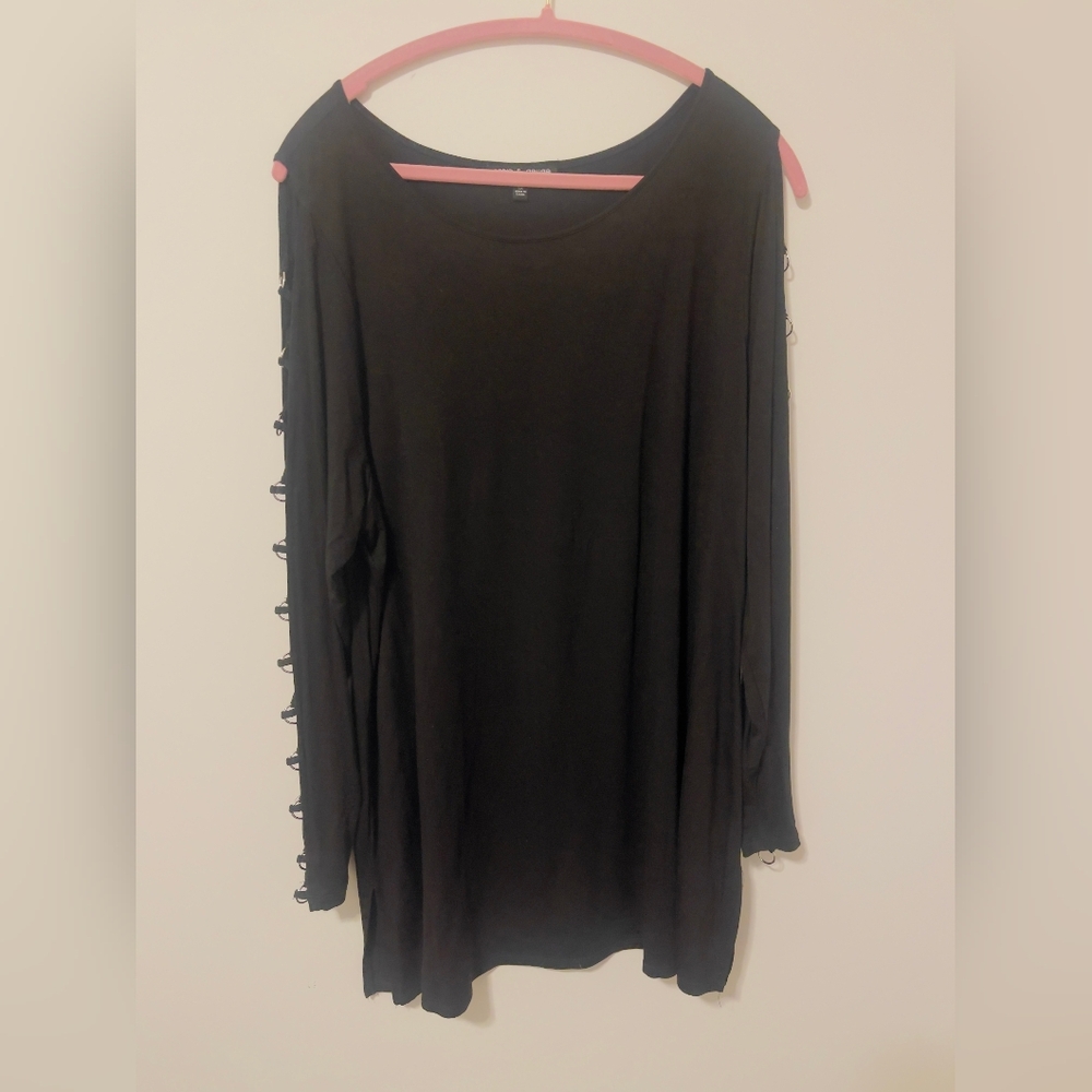 Cable & Gauge Black Long Sleeve Top with Silver Rings And Open Side Sleeves